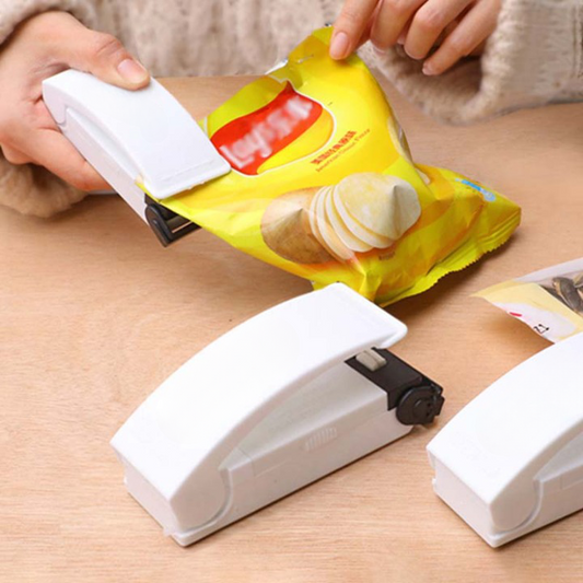 Portable battery-powered handheld bag sealer